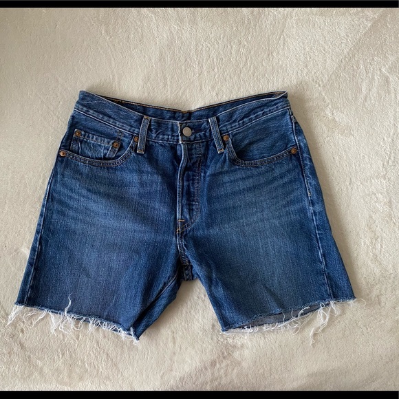 Vintage Levi 501 jean shorts 26-28 - Picture 1 of 5